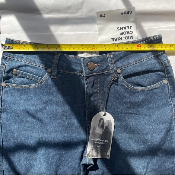 KENDALL & KYLIE Kontent Mid-Rise Crop Jeans Raw Hem | Size 7/8 | NWT - Picture 6 of 6
